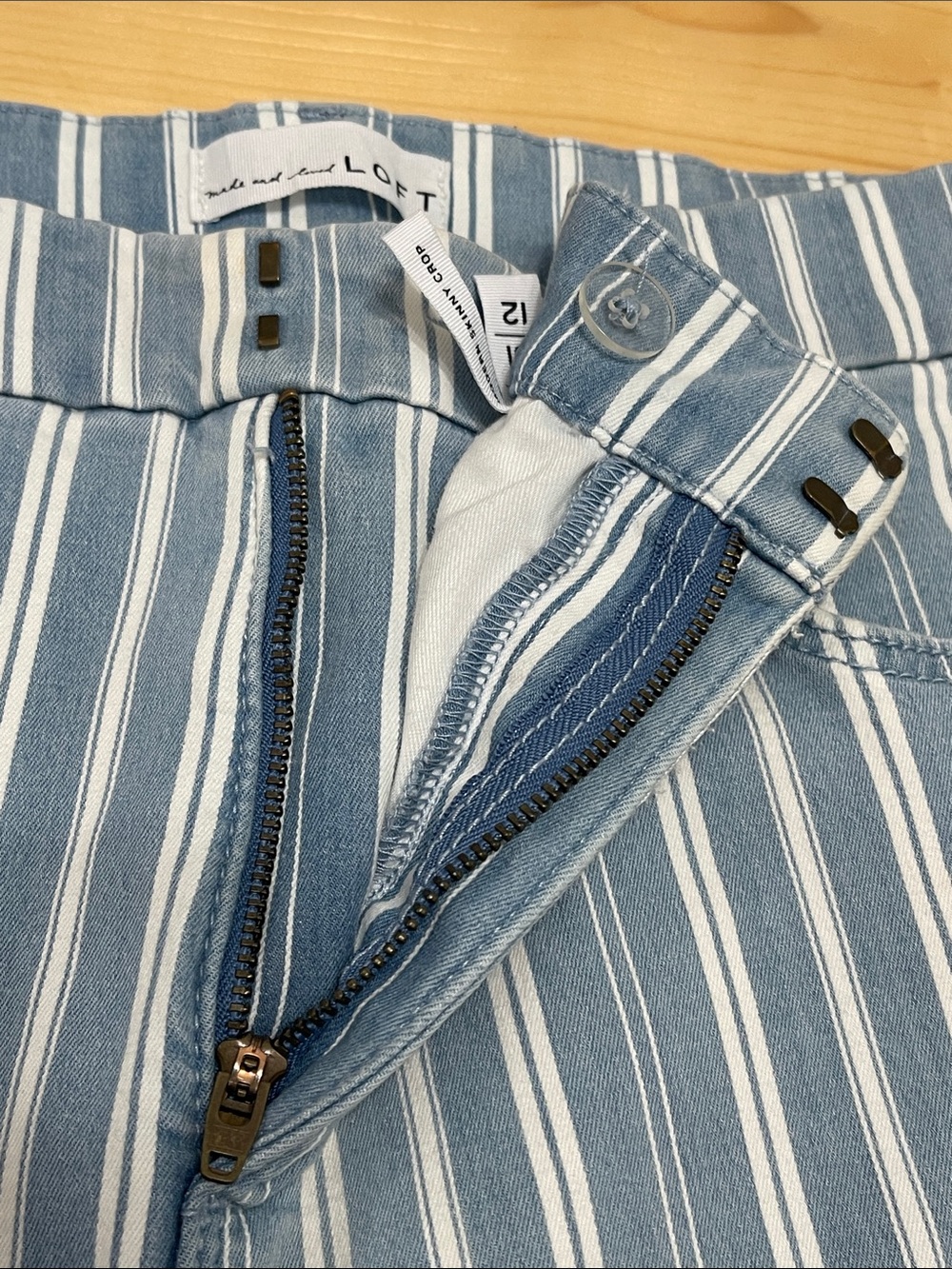 LOFT Modern Skinny Crop Blue and White Vertical Striped Pants 31 / 12 - Picture 13 of 15